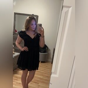 Flowy little black dress 🖤